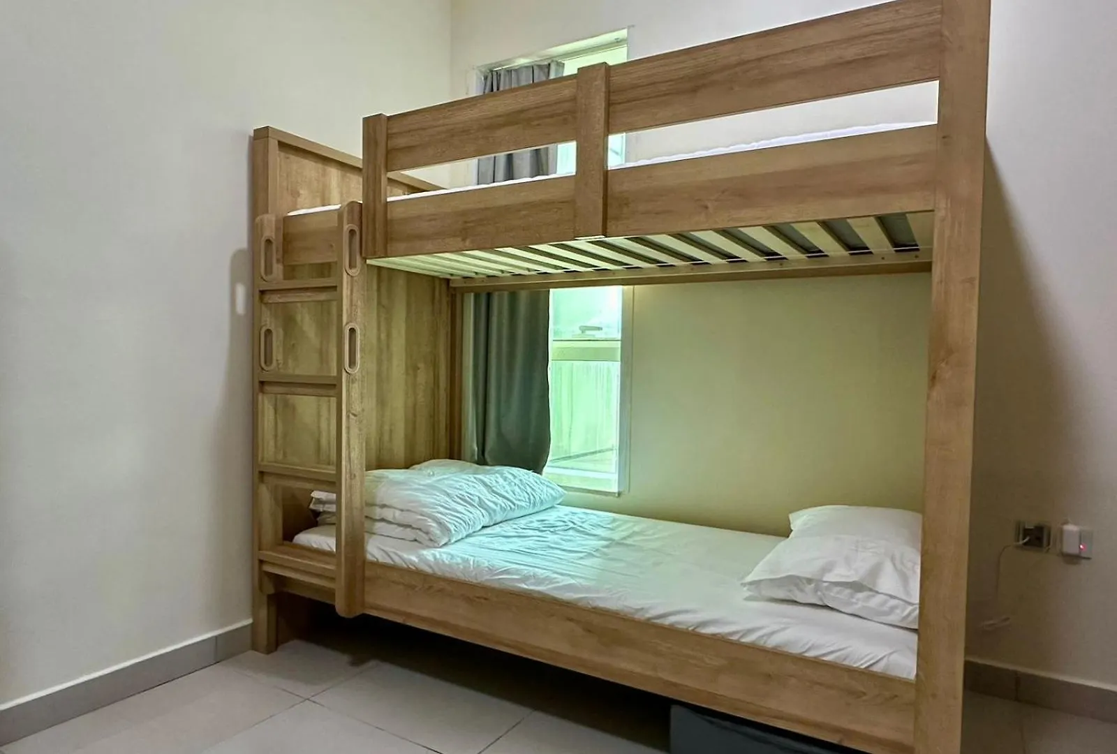 Dhostels - Marina Palm View Hostel Dubai United Arab Emirates