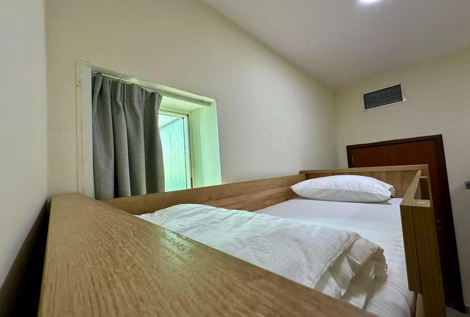 Dhostels - Marina Palm View Hostel Dubai United Arab Emirates