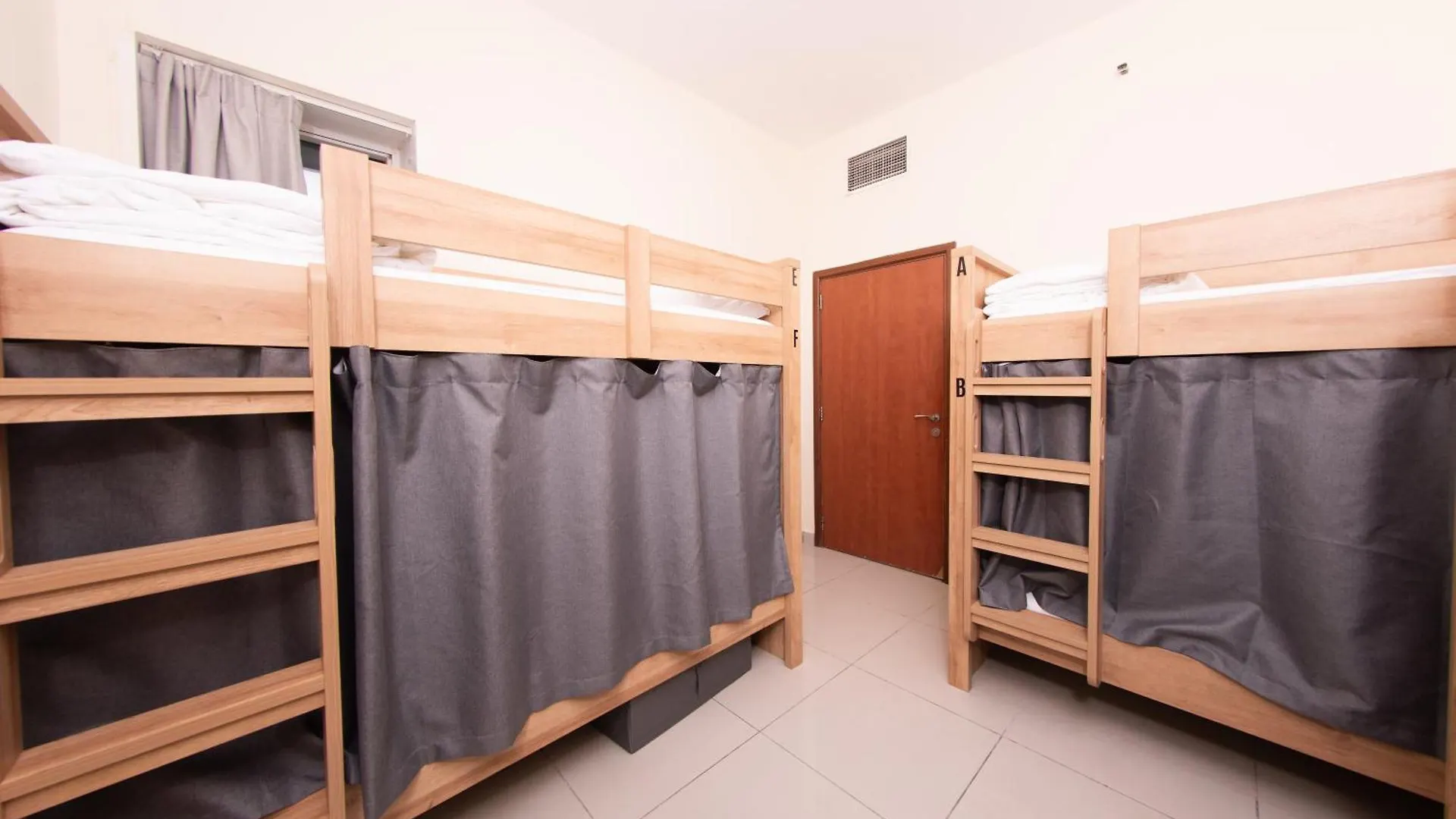 Dhostels - Marina Palm View Hostel Dubai