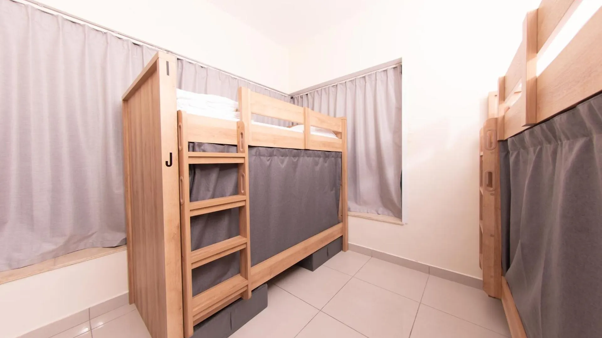 Dhostels - Marina Palm View Hostel Dubai